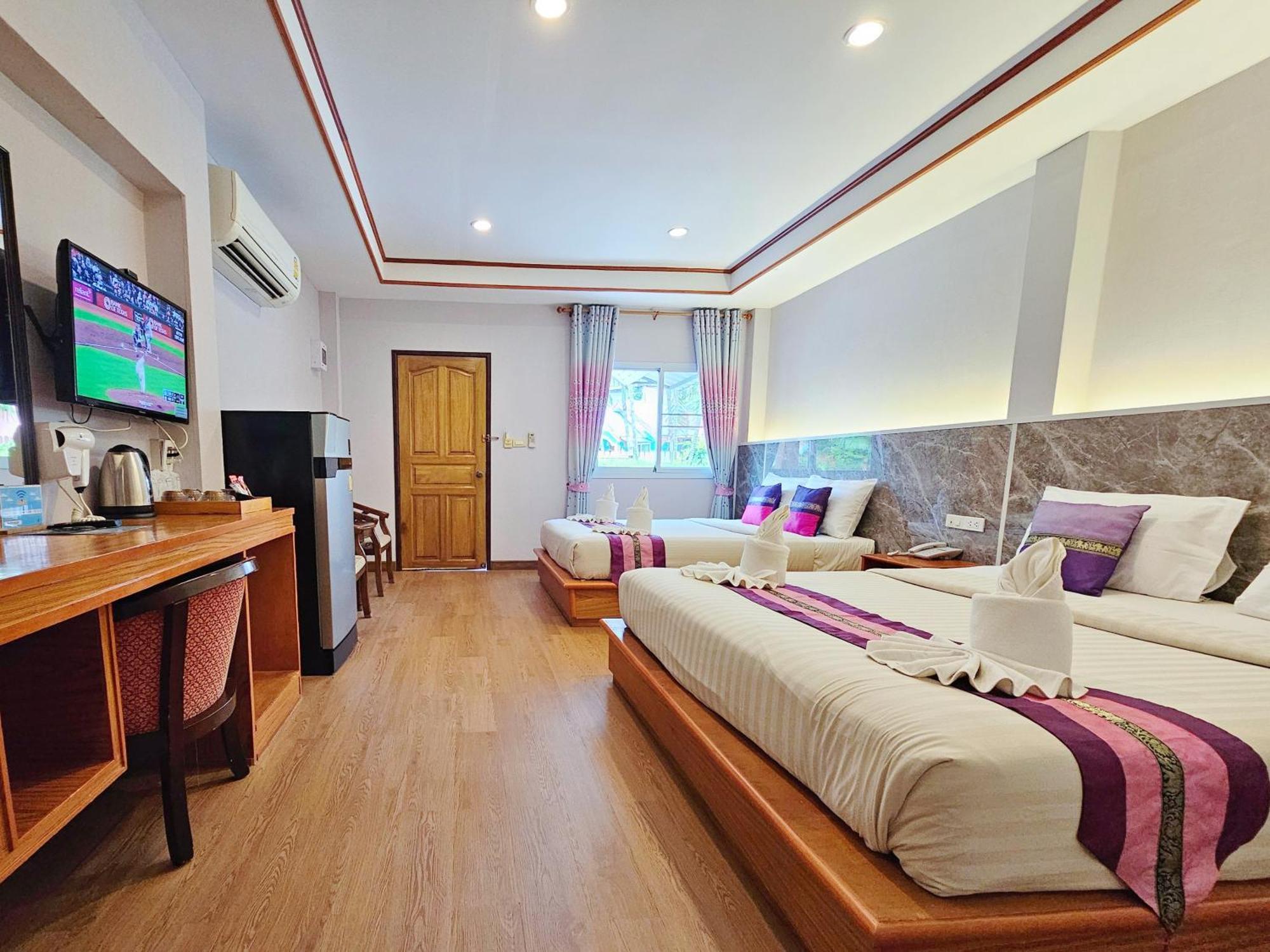 צ'אלונג Phaithong Sotel Resort מראה חיצוני תמונה