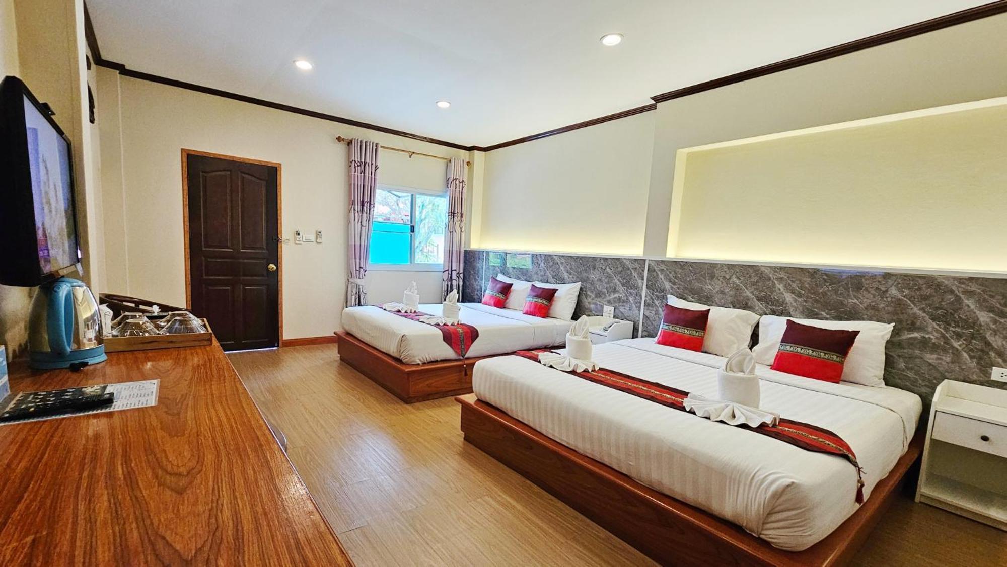 צ'אלונג Phaithong Sotel Resort מראה חיצוני תמונה