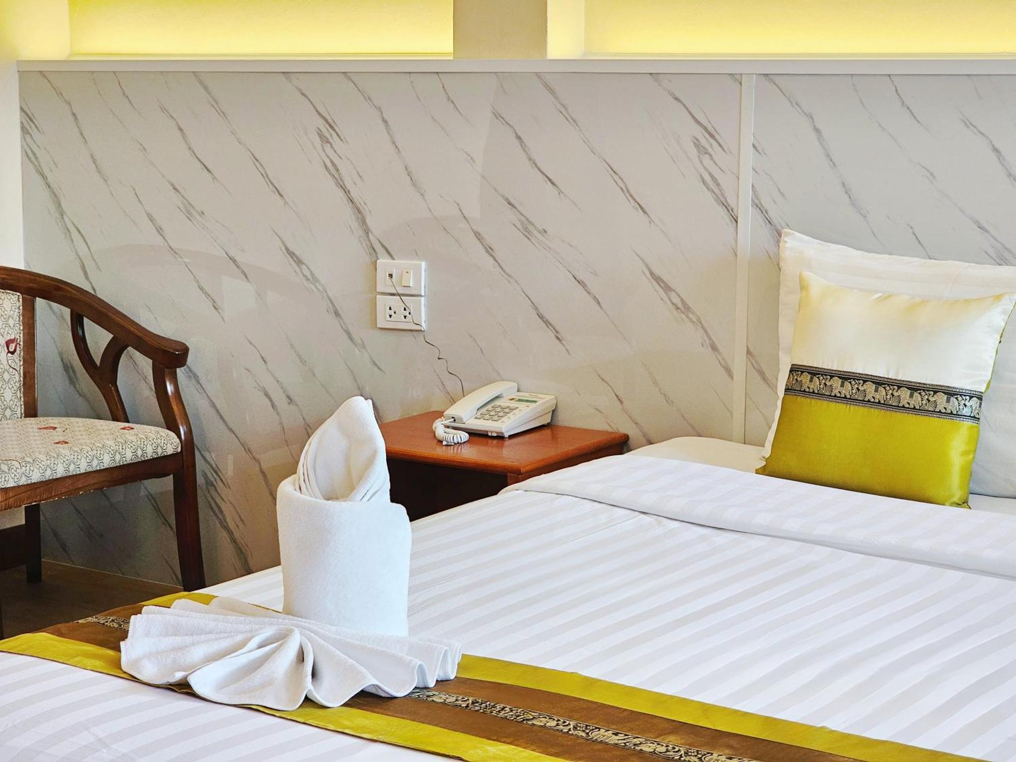צ'אלונג Phaithong Sotel Resort מראה חיצוני תמונה