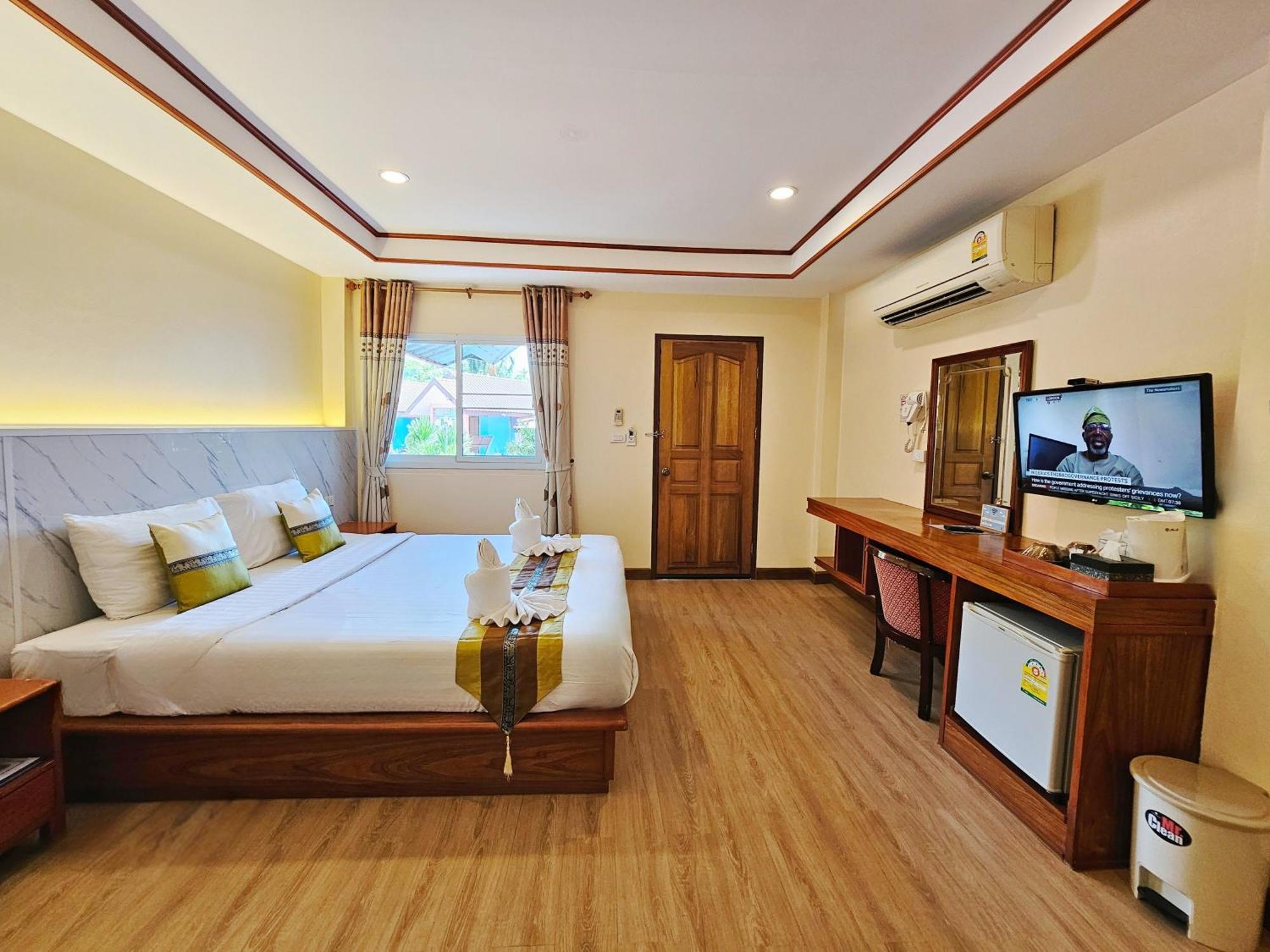 צ'אלונג Phaithong Sotel Resort מראה חיצוני תמונה