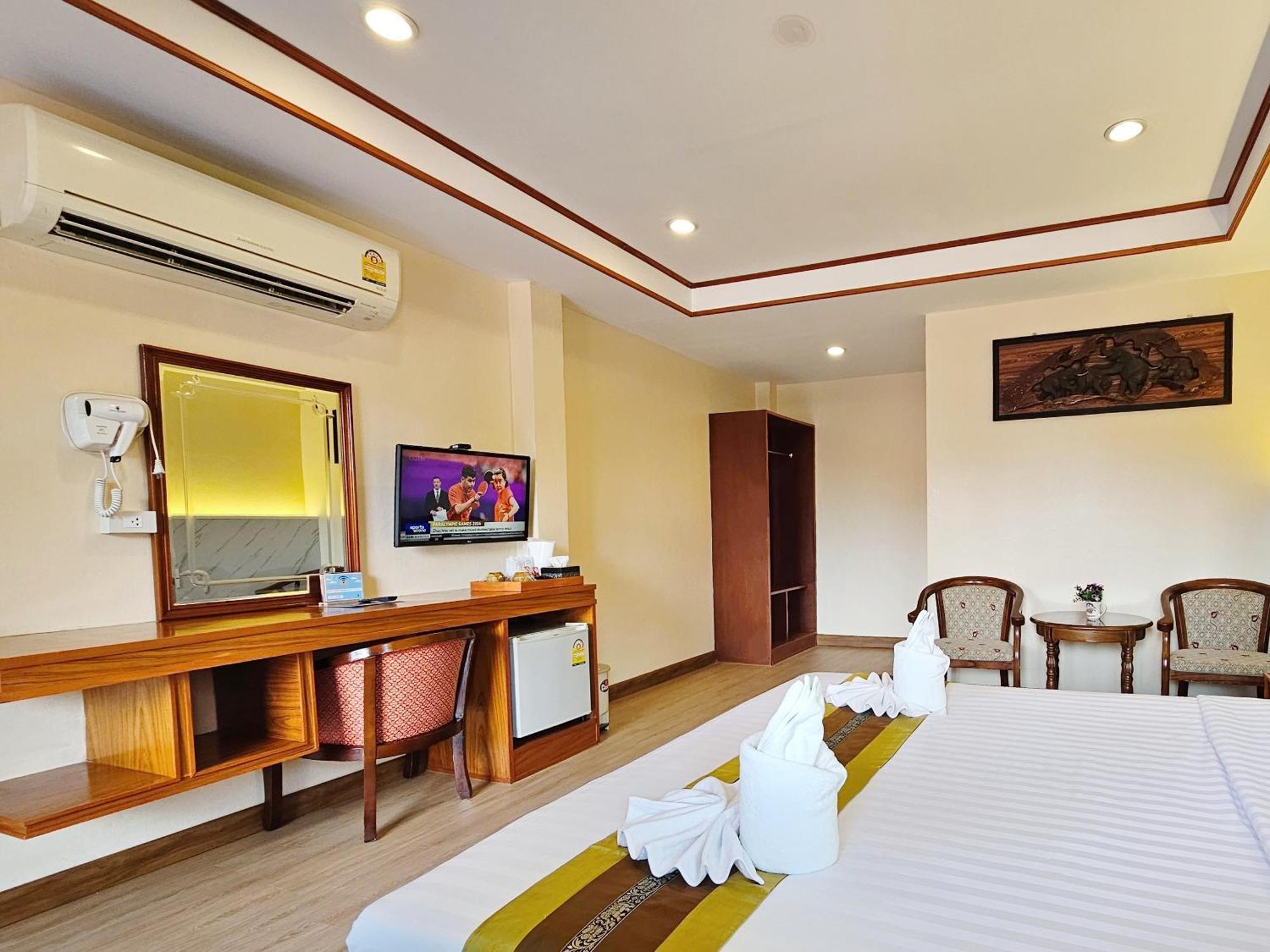 צ'אלונג Phaithong Sotel Resort מראה חיצוני תמונה