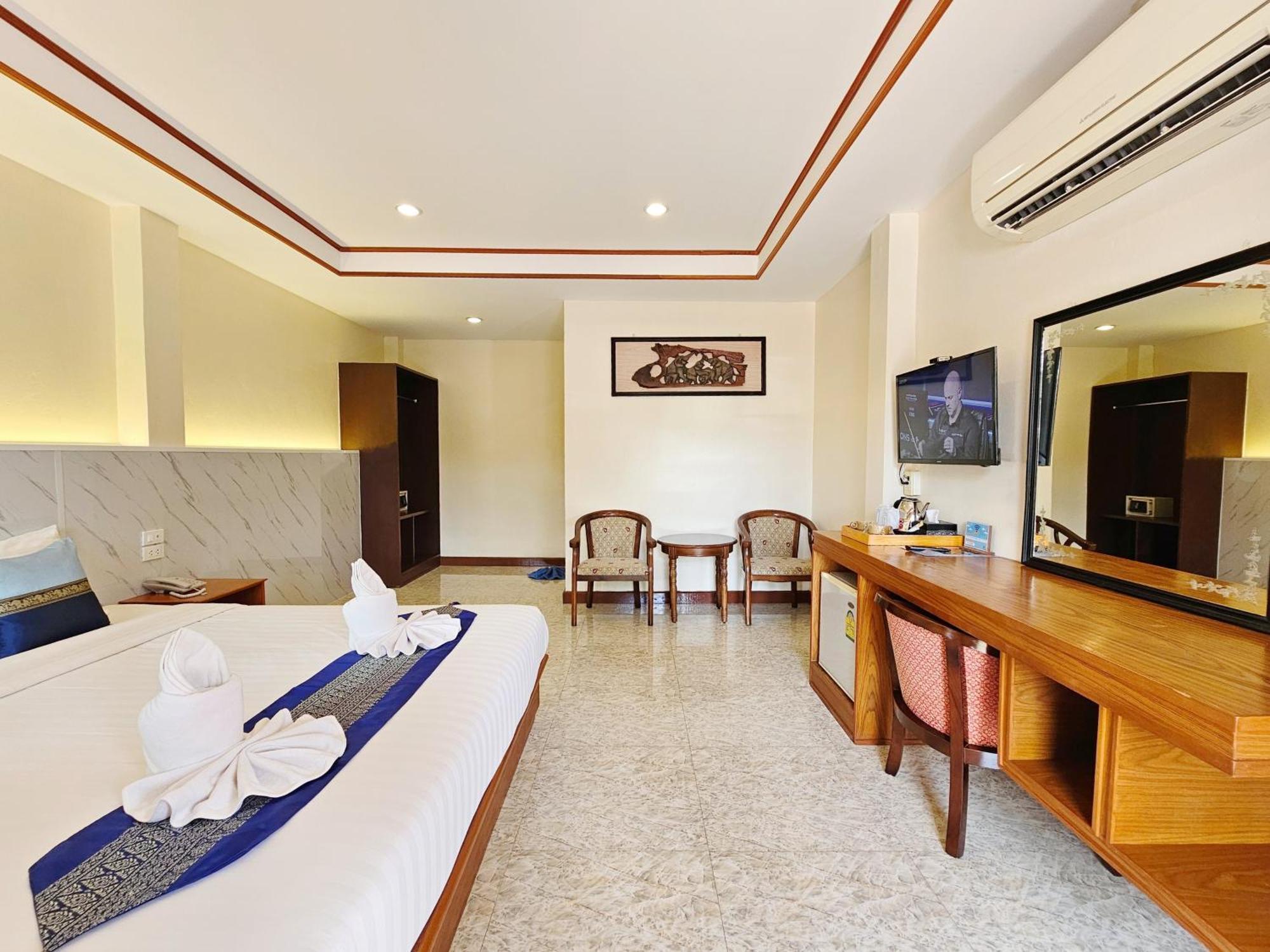 צ'אלונג Phaithong Sotel Resort מראה חיצוני תמונה