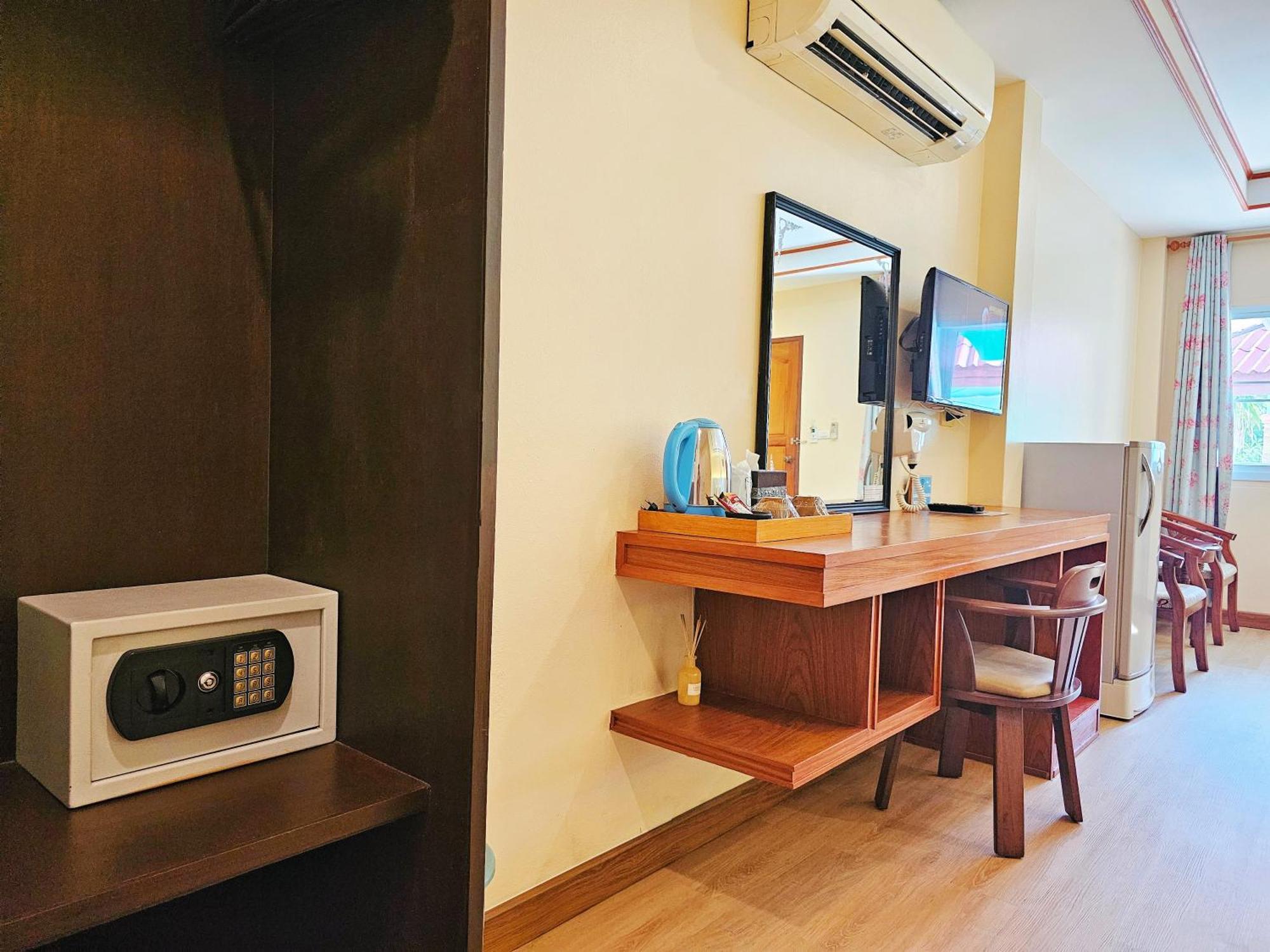 צ'אלונג Phaithong Sotel Resort מראה חיצוני תמונה