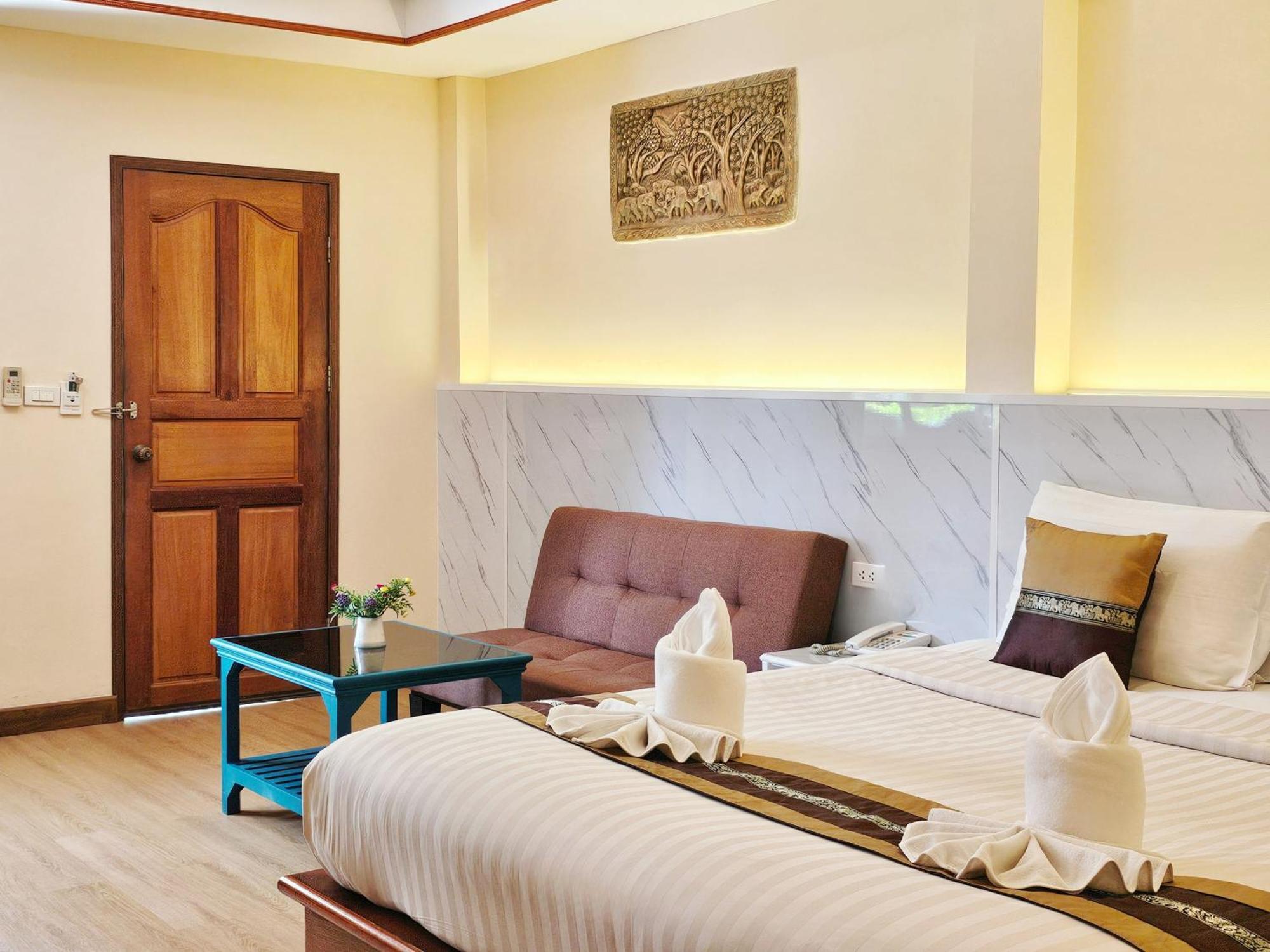 צ'אלונג Phaithong Sotel Resort מראה חיצוני תמונה
